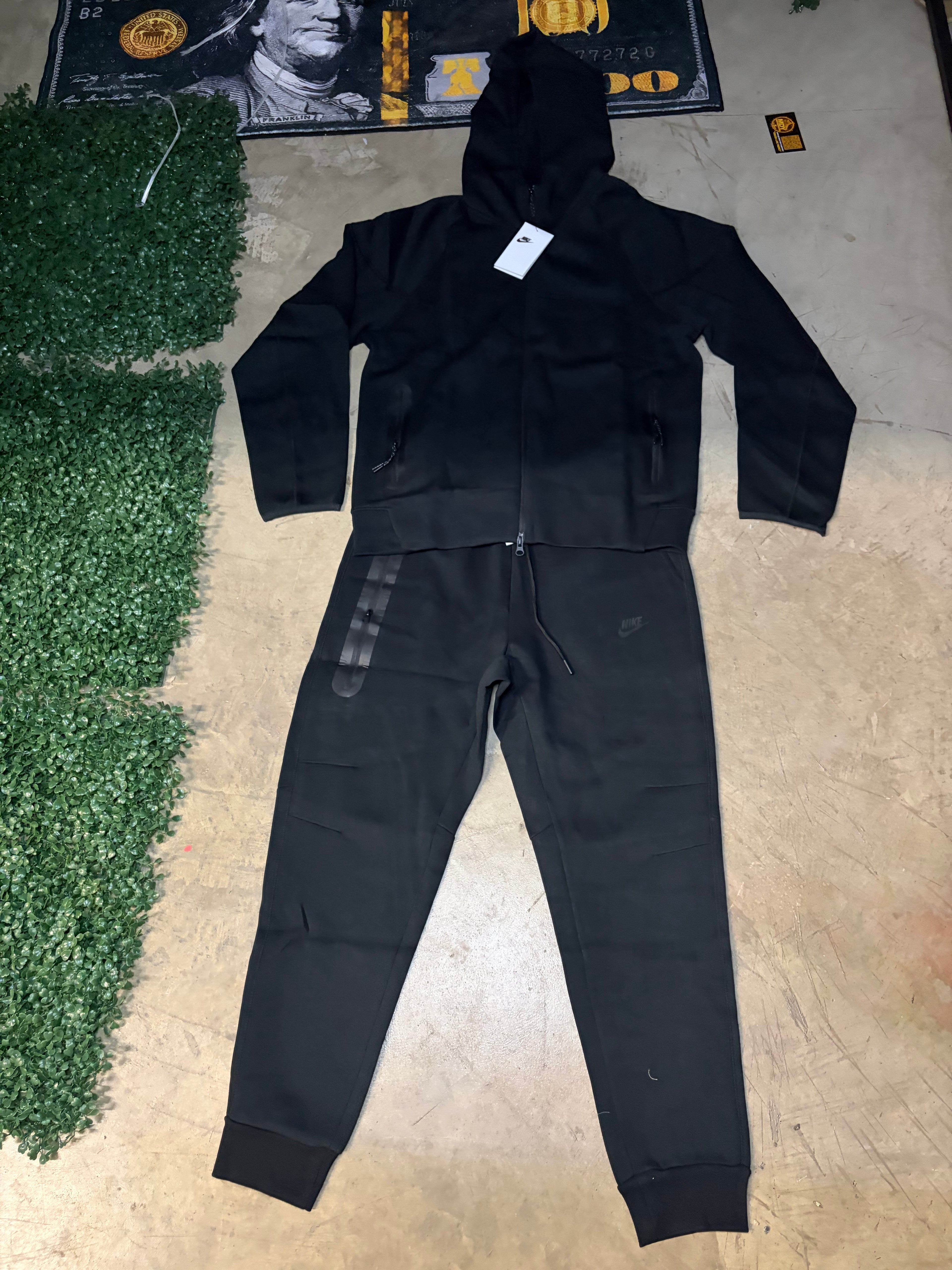 MDY Black Nke Tech